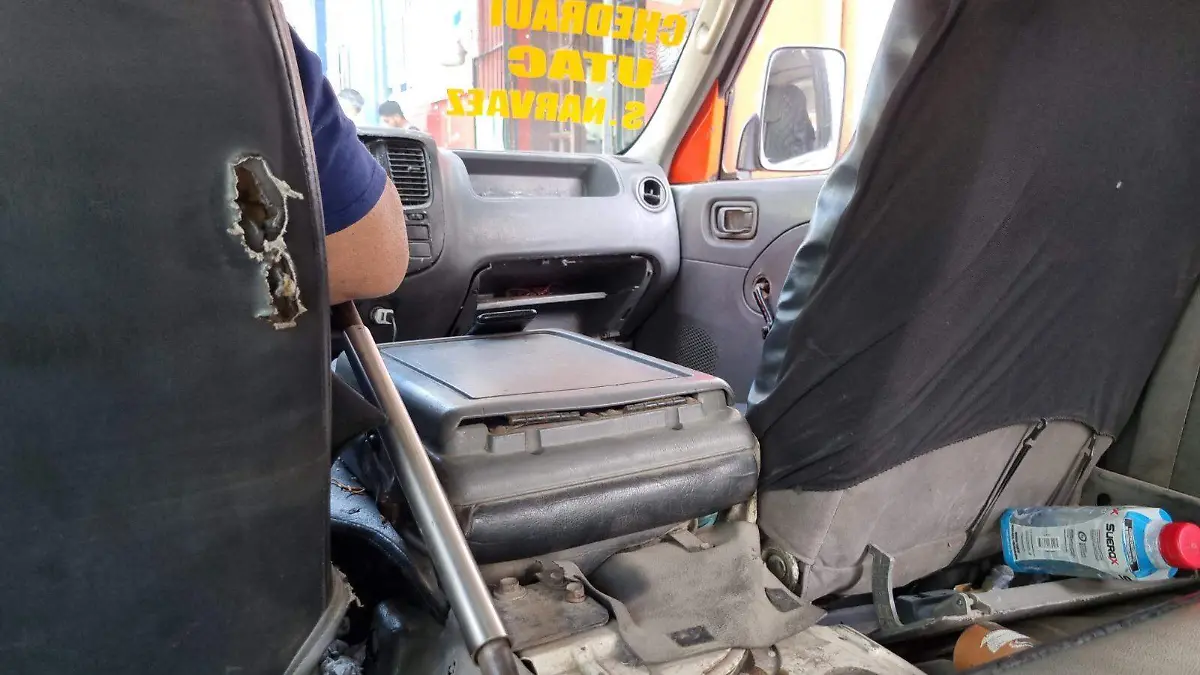 interior de combi en mal estado