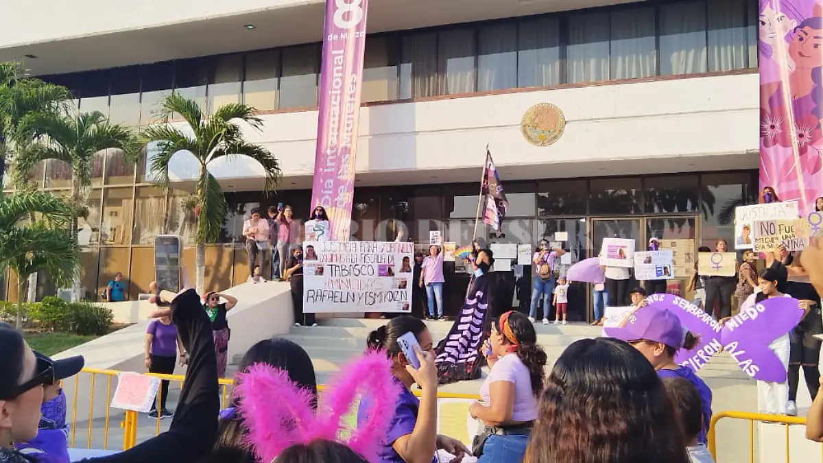 protesta en el parque del 8m