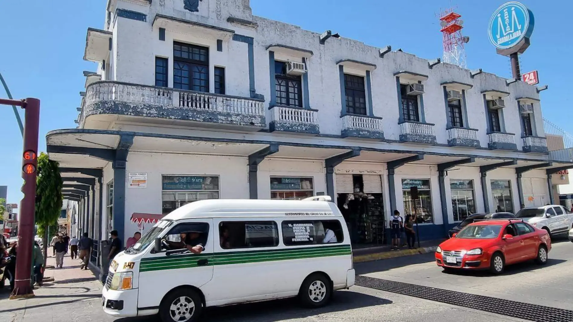 Edificio en la calle Central Poniente