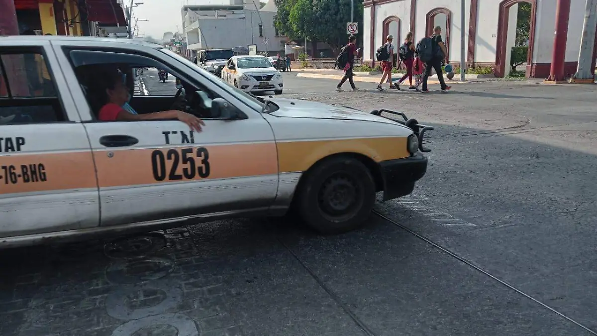 taxi tsuru