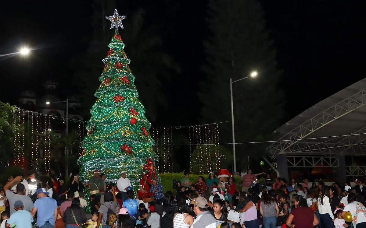 árbol de Navidad en el parque de Motozintla