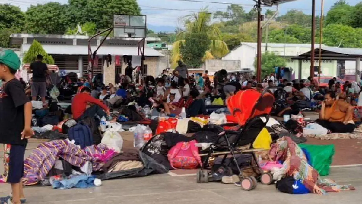 migrantes en cancha de de mapastepec
