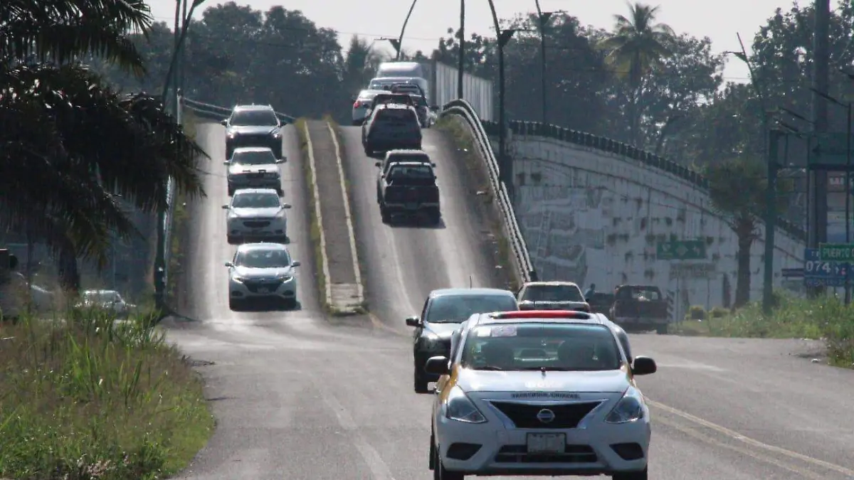 autos en puente de sams