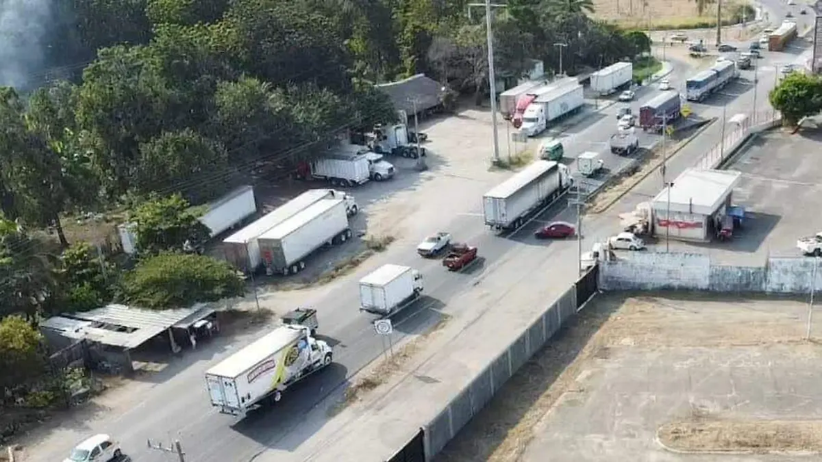 traileres en el libramiento