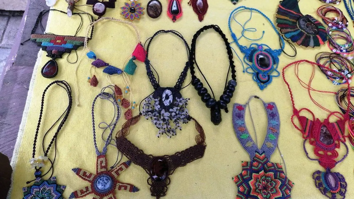COLLARES