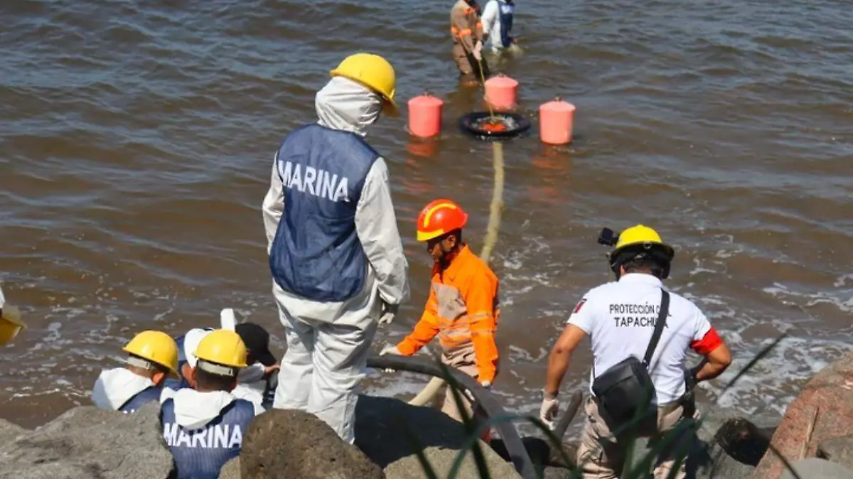 Marina y Ejército en puerto Chiapas