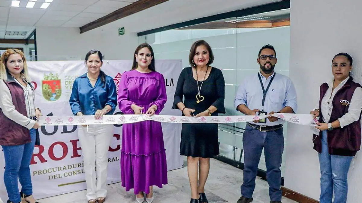 Corte de listón nueva oficina