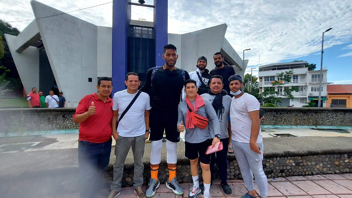 grupal con venezolano