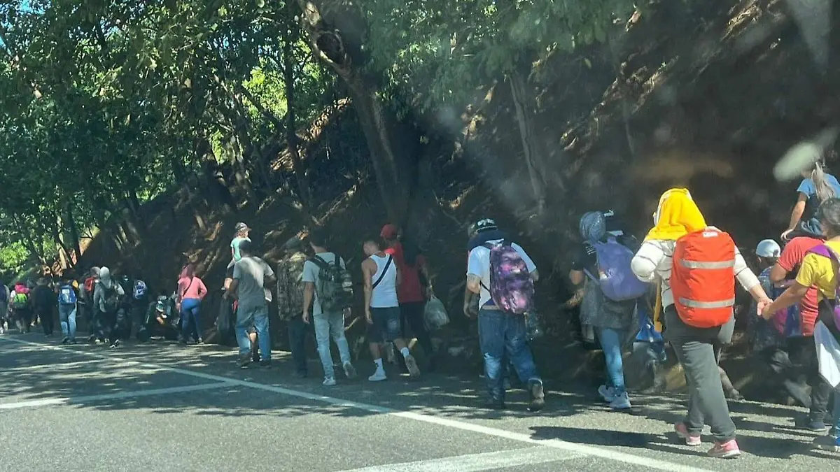 migrantes en carretera