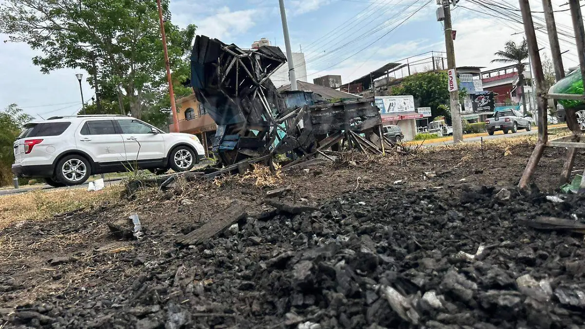 Coyota transportadora de pueblos quemada
