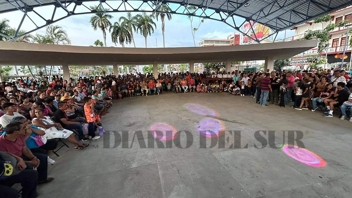 gente en el parque de Tapachula