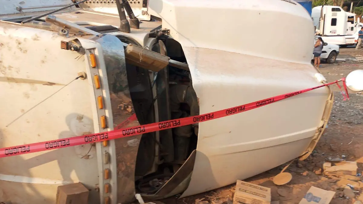 trailer volcado