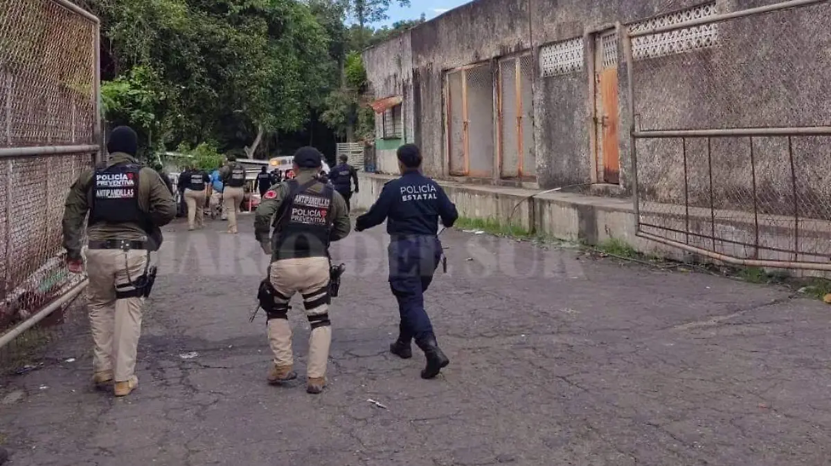policías