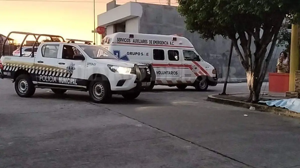 ambulancia y patrulla