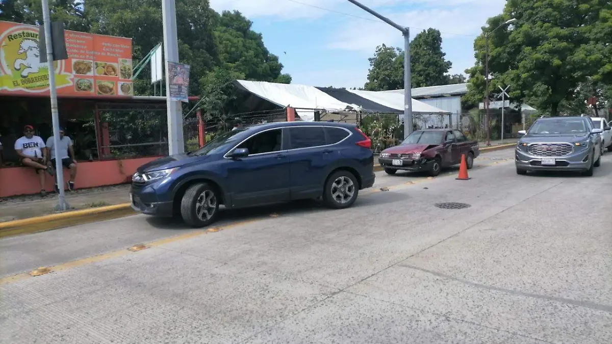 choque camioneta azul portada