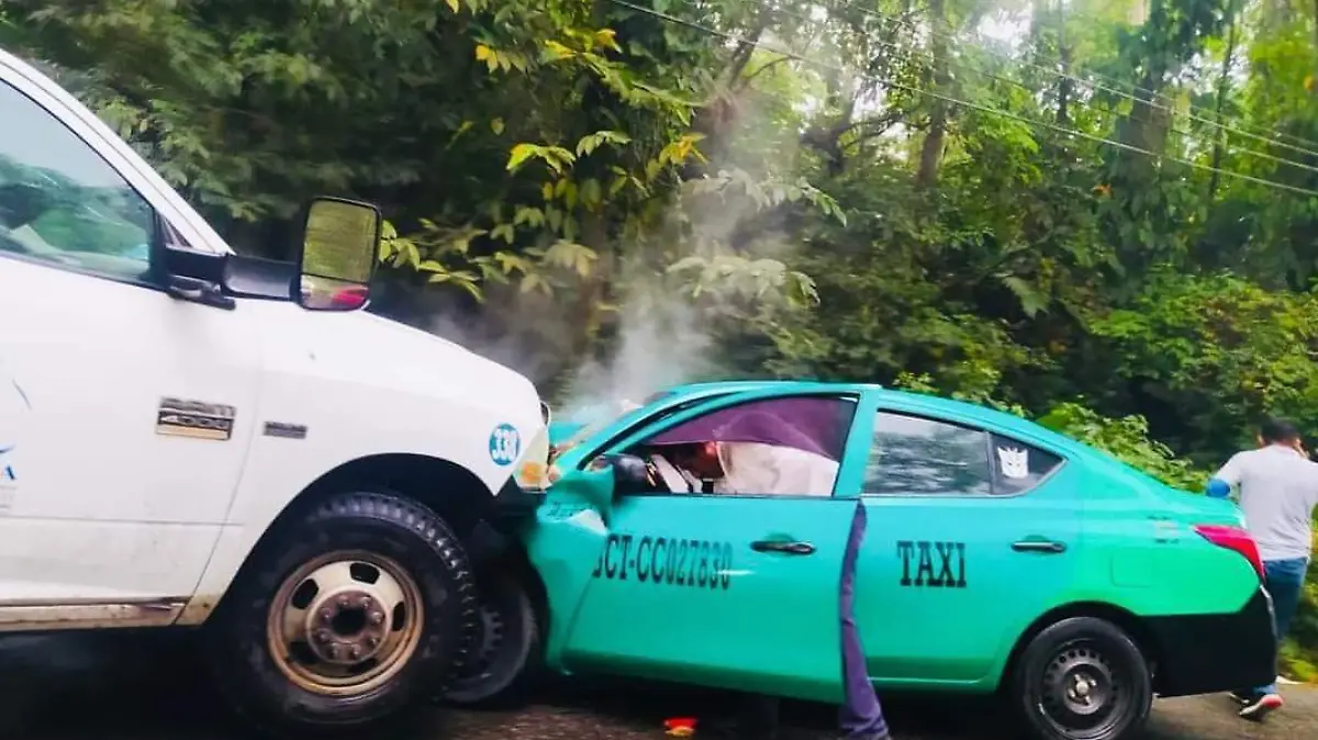 choque de taxi verde