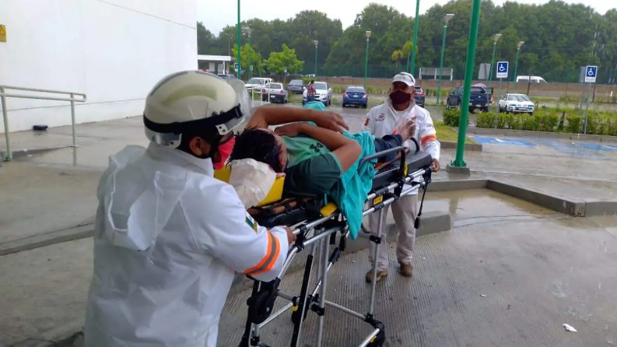 hospital, hombre inconciente