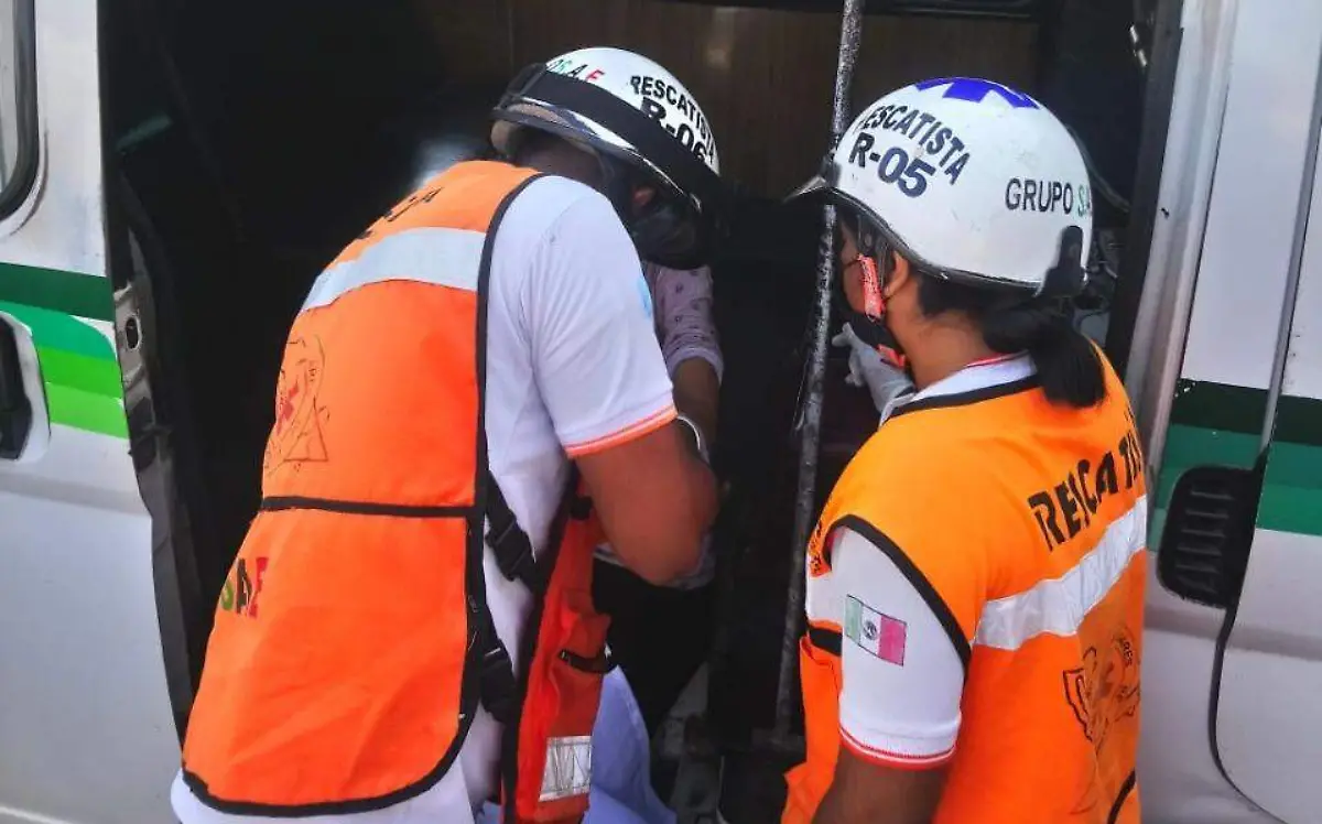 grupo sae atendiendo a sra 