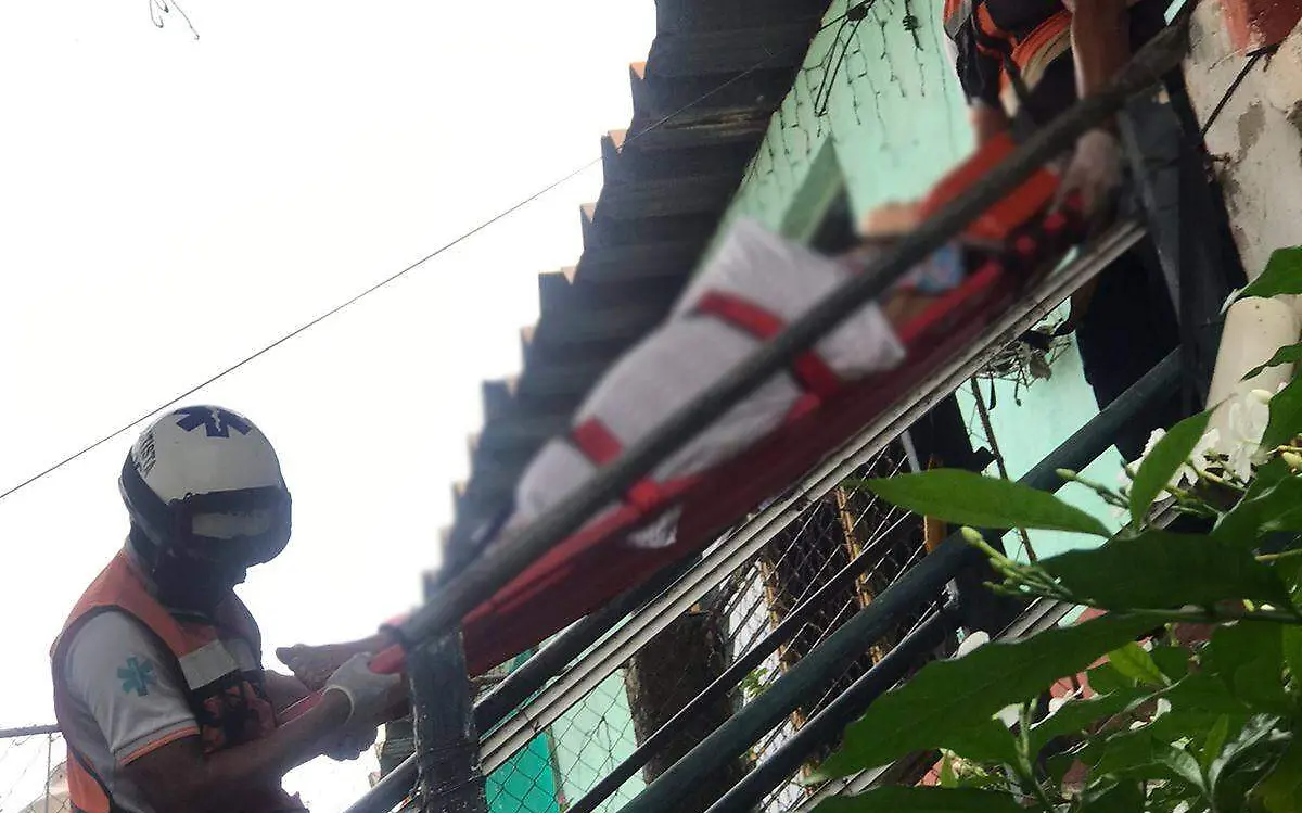 atienden a señor en accidente 1