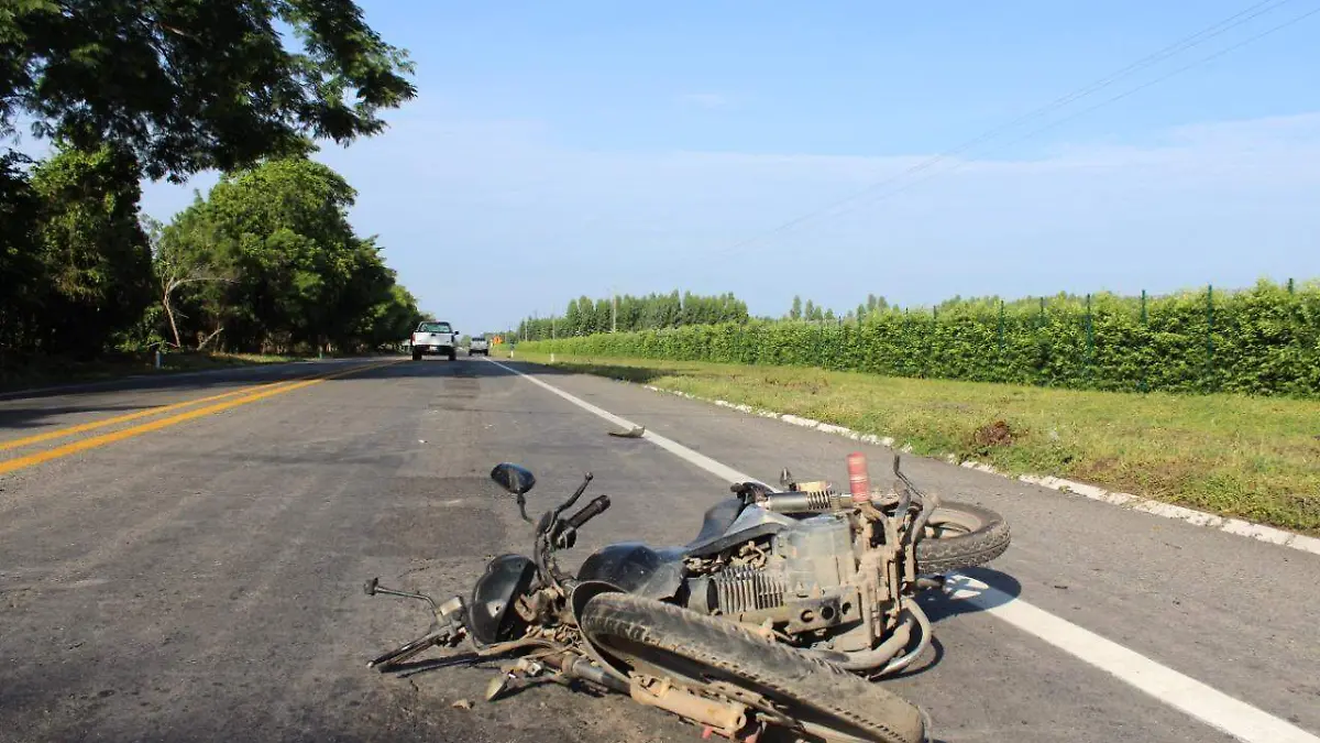 MOTOCICLISTA ESTRELLADO (4)