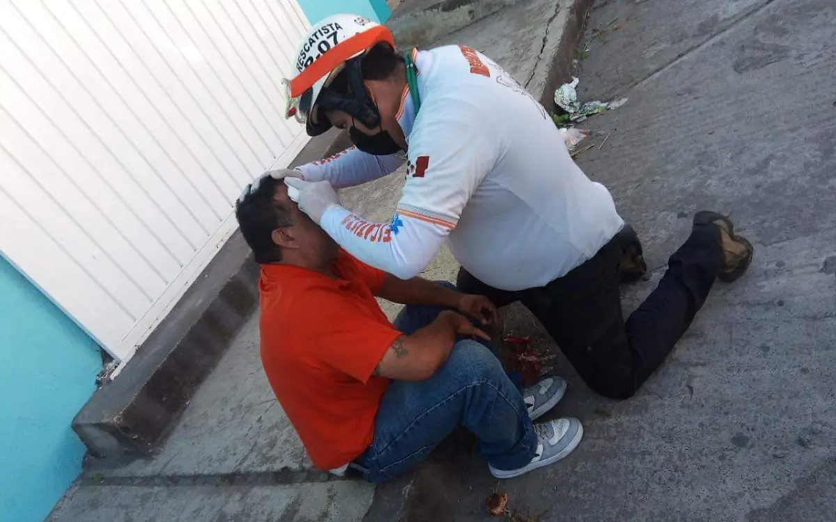 ayudan a salvadoreño 