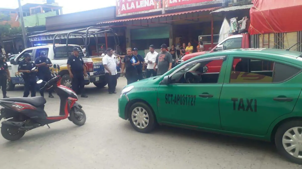 accidente taxi y moto