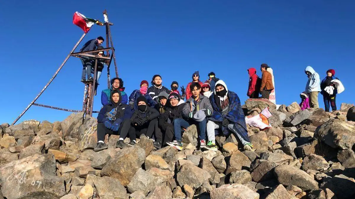 turistas en volcán tacaná 