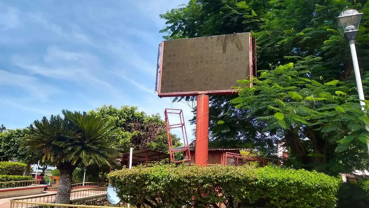 villa comaltitlan pantalla en abandono 2