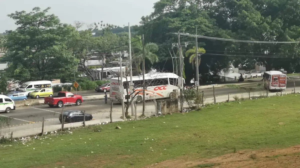 autobús tomado por normalistas