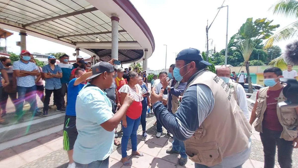 Migrantes e inspectores<