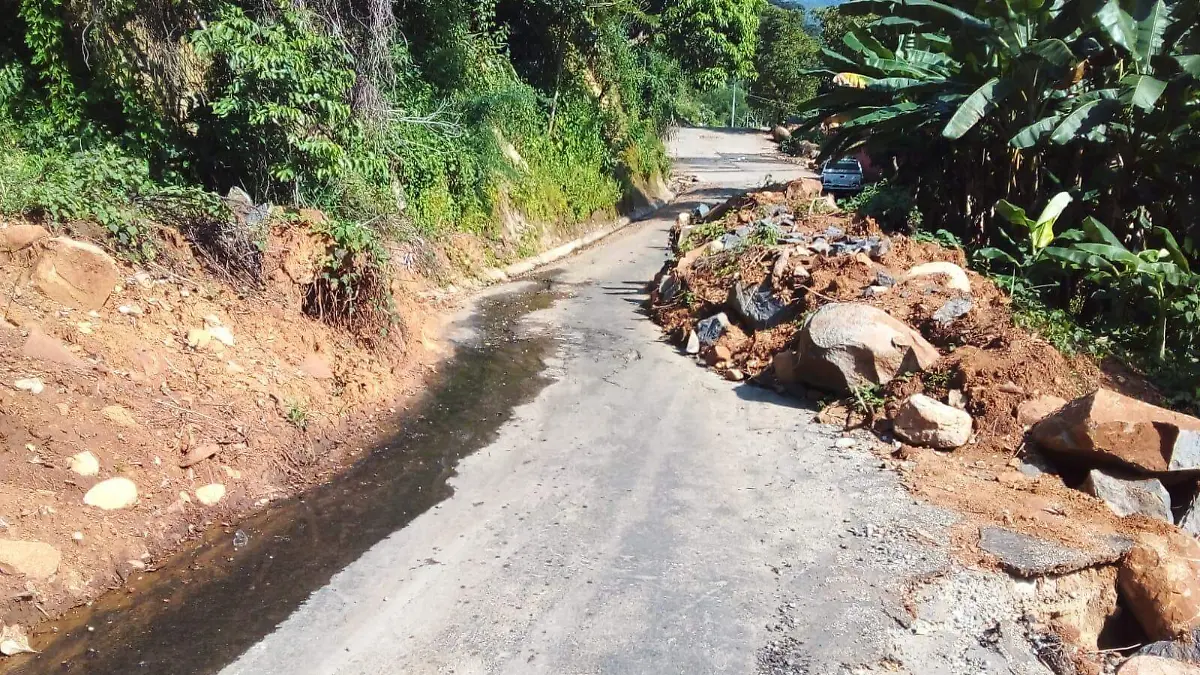 persisten derrumbes 1