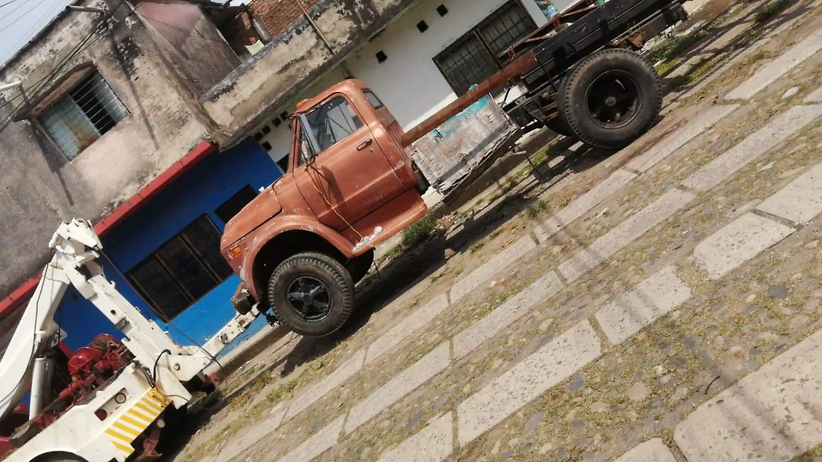 vehiculo abandonado 5