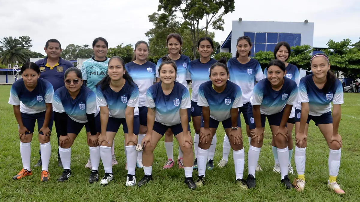 07-11-22 NEGOCIOS CAMPEONAS.JPG
