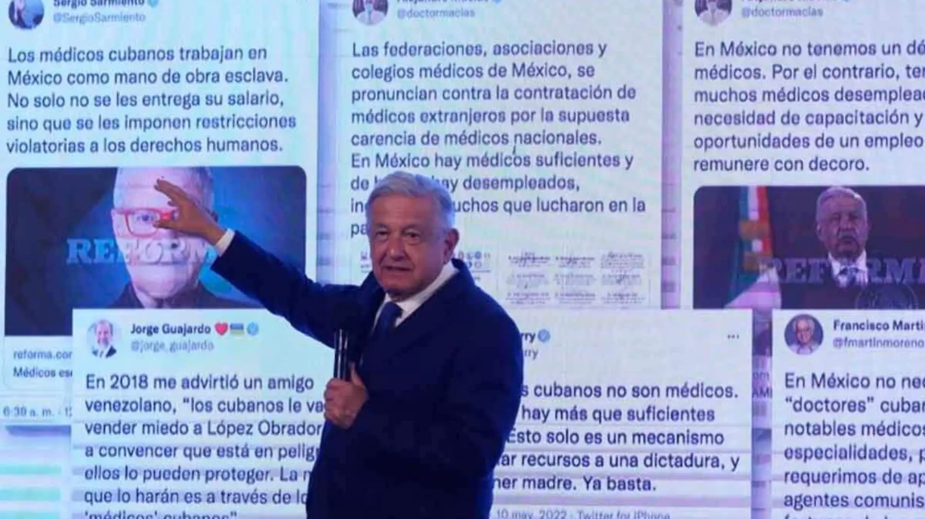 AMLO-defiende-propuesta-de-plaza-a-medicos-extranjeros