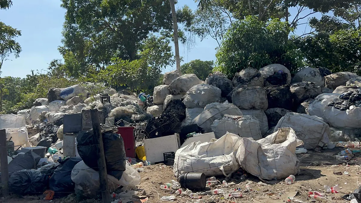 costales con material para reciclar