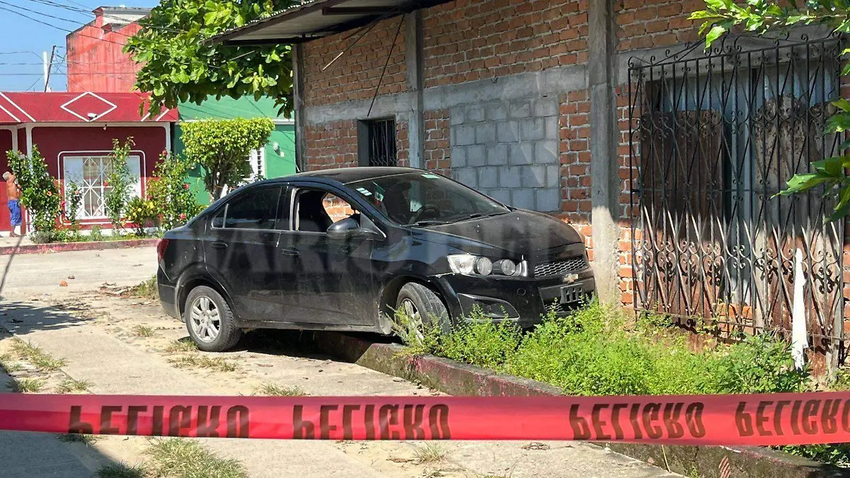 carro en zona acordonada