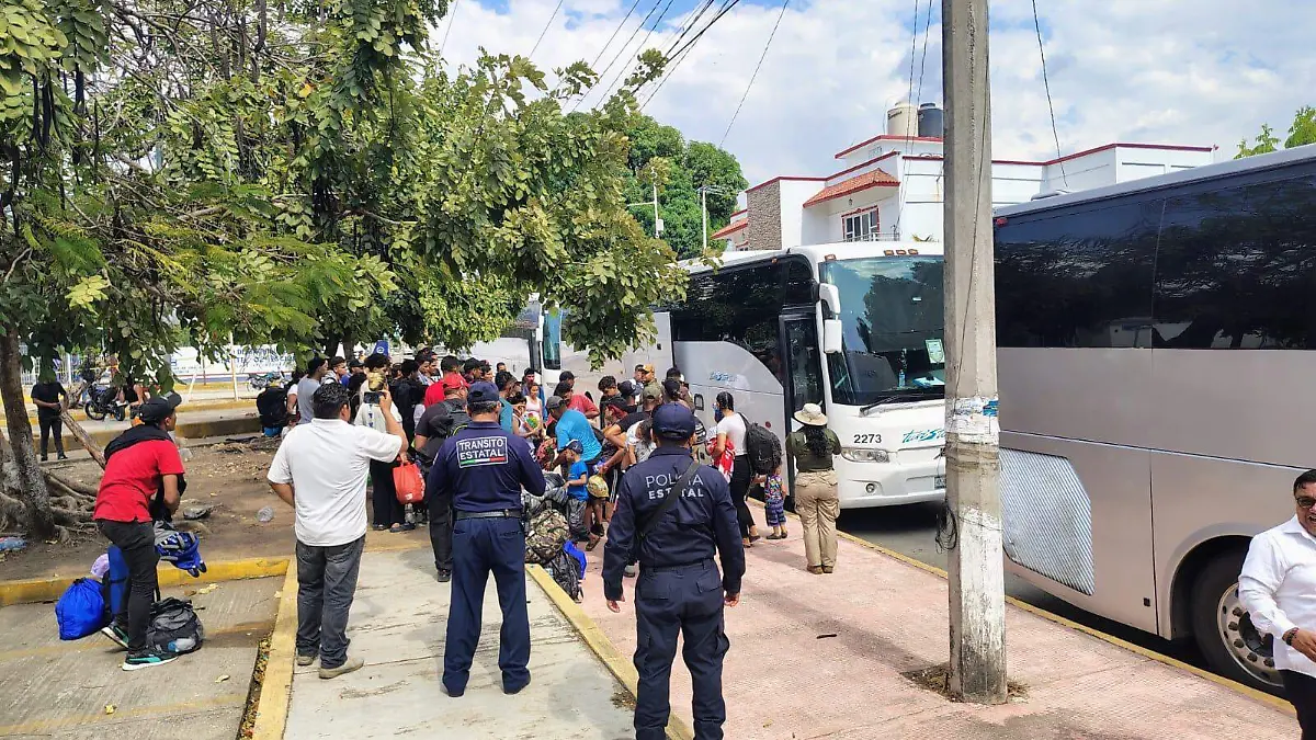 migrantes en autobuses