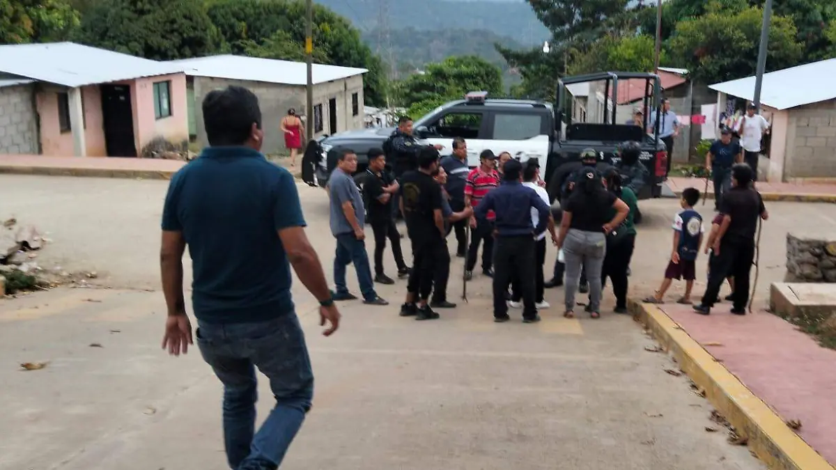policías en Tuzantán