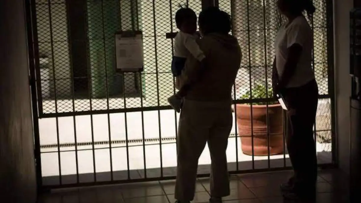 MATERNIDAD TRAS LAS REJAS