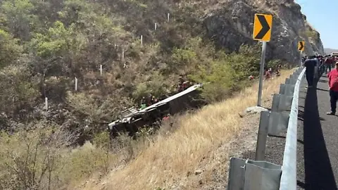 11 muertos y lesionados al volcar autobús que trasladaba a simpatizantes de  Morena en Oaxaca - El Sol de México | Noticias, Deportes, Gossip, Columnas