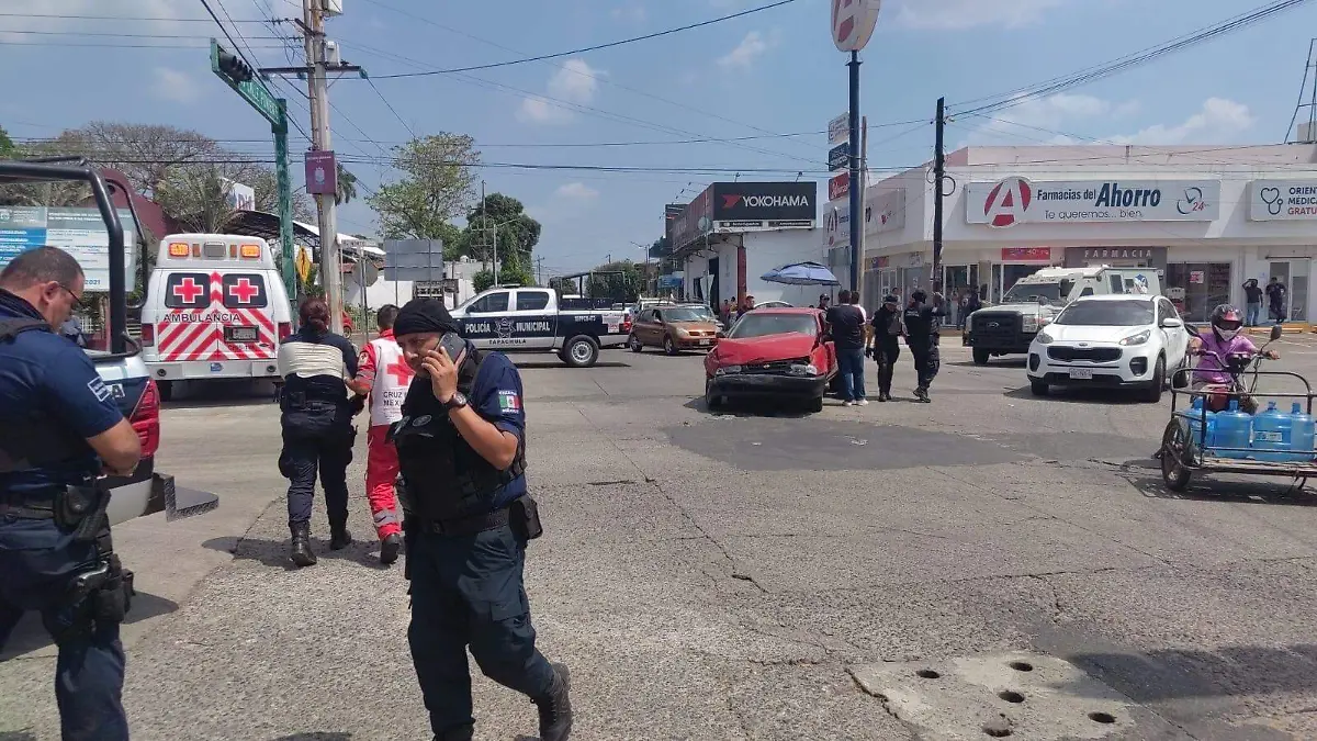 Mujer policía herida