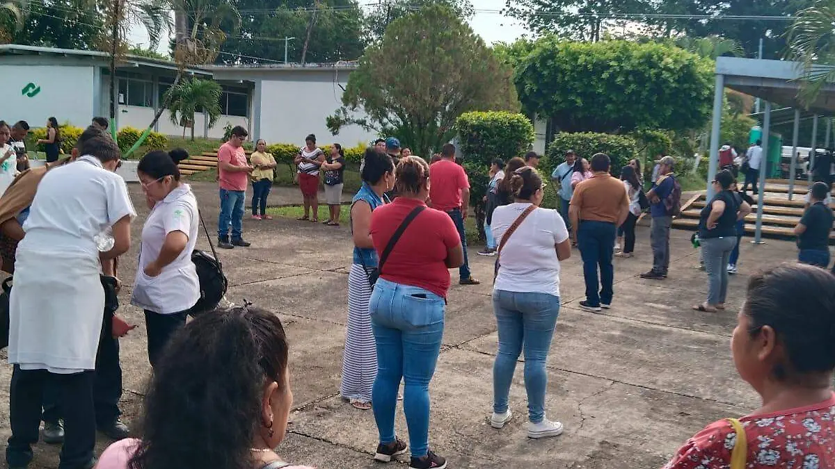 Manifestación de padres en Conalep 