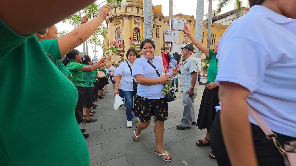 Peregrinación llegando ala iglesia san Agustín