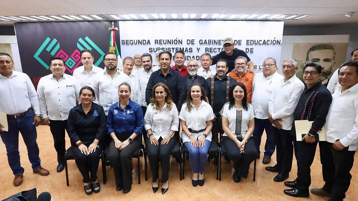 Eduardo Ramírez en reunión