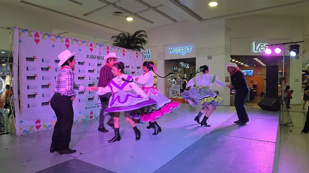 Evento Día de la Danza Plaza Galerías