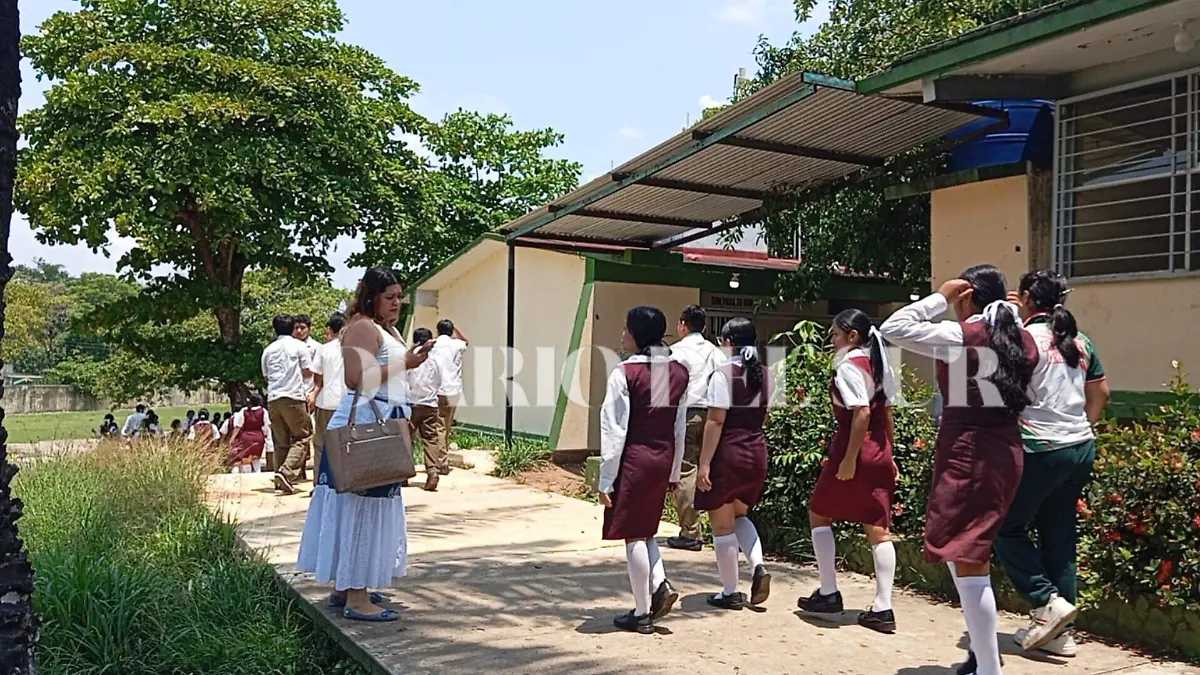 Simulacro en escuela de Huixtla