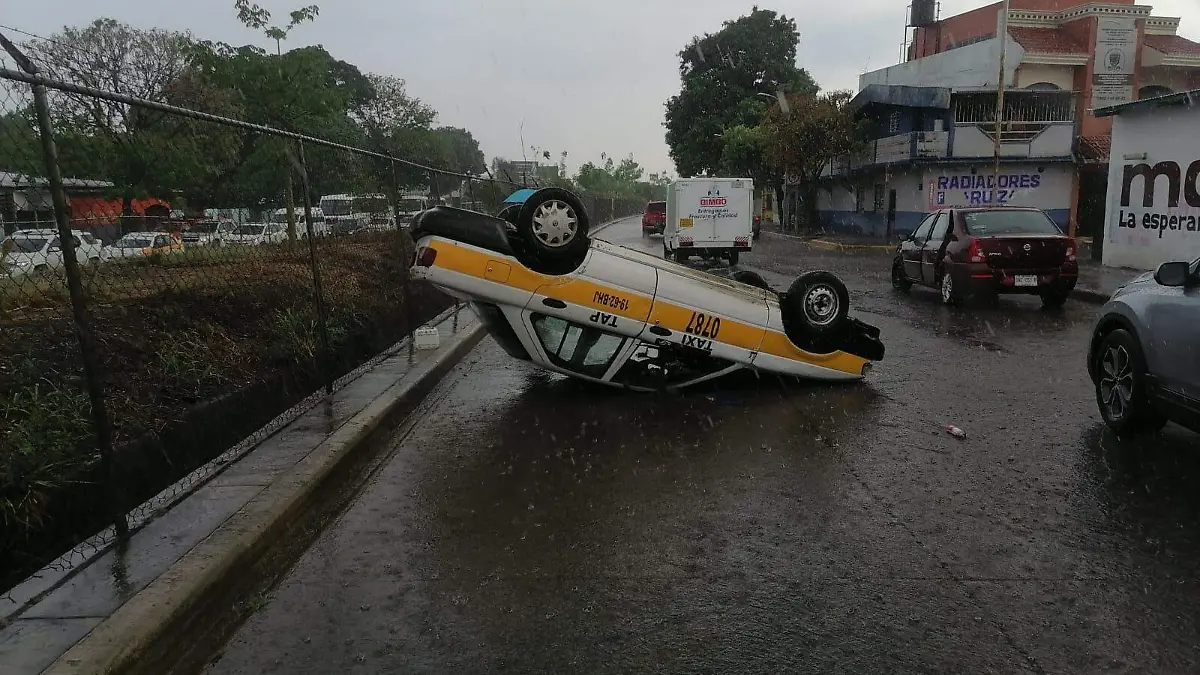 taxi volcadura