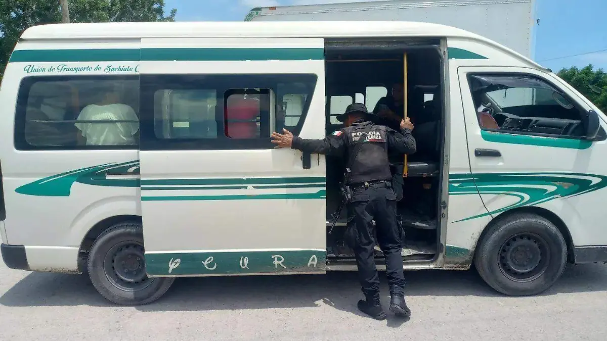 policia supervisando