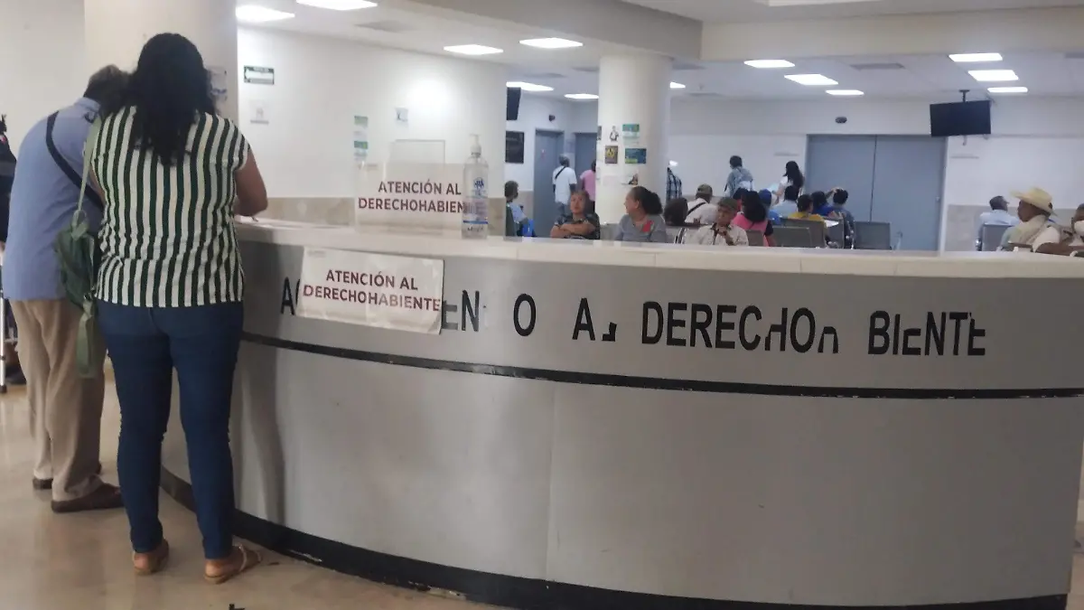 PACIENTE 4 Módulo de información que nadie atiende en el ISSSTE