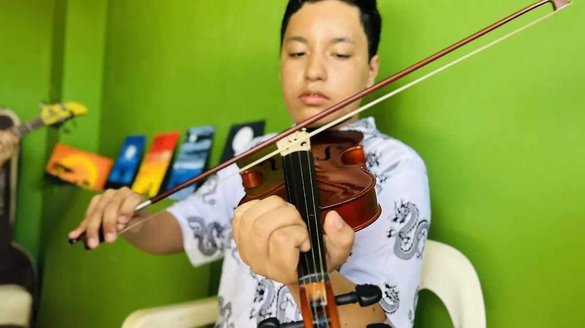 Tocando violín